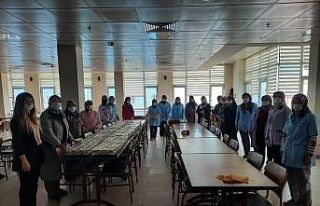 Karantinadaki gurbetçilere elleriyle Çorum mantısı...