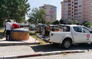 Karesi, hem virüsle hem de haşereyle mücadele ediyor