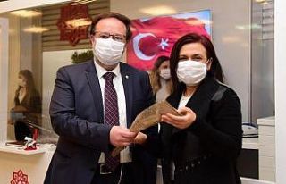 Karesi’den Annelere karanfil