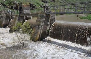 Kars Çayı, yağmur ve karın erimesiyle taştı