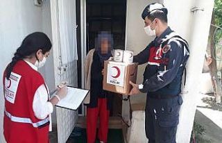 Karşıyaka’da 270 vatandaşa daha yardım götürüldü