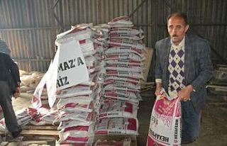 Karslı iş adamından çiftçilere 24 ton gübre...