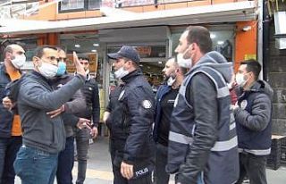 Kars’ta esnaf ile polis arasında kapalı yol gerginliği