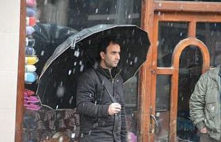 Kars’ta Mayıs ayında kar sürprizi