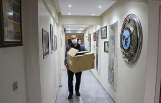 Kartal Belediyesinden kuaför ve berberlere maske...