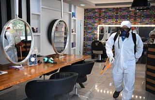 Kartepe’de kuaförler açılış için hazırlandı