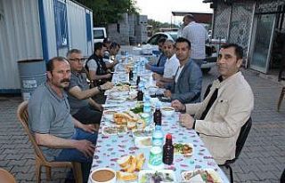 Kaymakam Almalı, orucunu nöbet tutan polislerle...