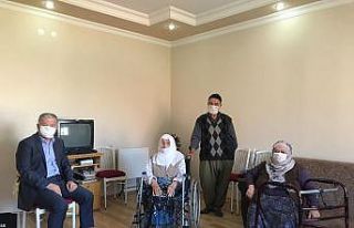 Kaymakam Duru ilçedeki 11 asırlık çınarın Anneler...