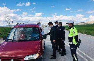 Kaymakam Gülyer trafik kontrolüne katıldı