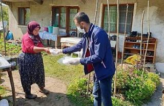 Kaynaşlı Belediyesi ev ev, kapı kapı 20 bin maske...