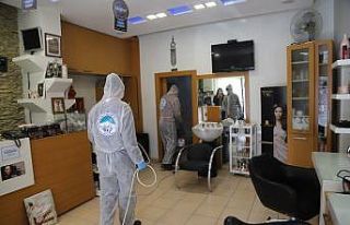 Kayseri’de berber ve kuaförler dezenfekte ediliyor