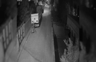 Keşif yapıp bisiklet çalan hırsız güvenlik kamerasına...