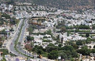 Kilometrelerce kuyruk oluşan yollar bomboş kaldı