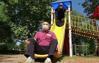 Kimisi salıncağa kimisi kaydırağa...Özgürlüğün...