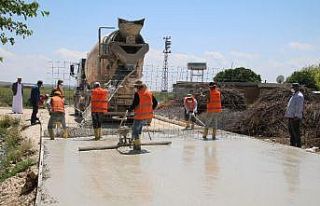 Kırsal mahallelerde beton yol yapıldı
