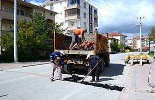 Kırşehir Belediyesi, kilit parke ve yol bakım çalışmalarını...