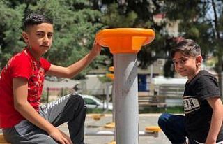 Kısıtlama kalktı, Kızıltepe’de çocuklar parkların...