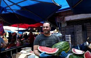 Kısıtlama öncesi cep yakan akşam pazarı