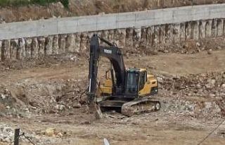 Kısıtlamaya rağmen Millet Bahçesi çalışmaları...