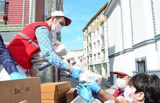 Kızılay’dan evde kalana Ramazan pidesi