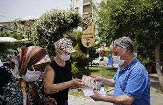 Konak’ta 65 yaş ve üstüne anlamlı hediye