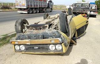 Kontrolden çıkan otomobil takla attı