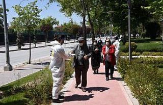 Konya Büyükşehir sokağa çıkan büyüklerini...