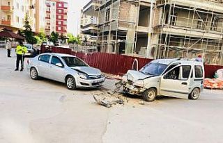 Konya’da iki otomobil çarpıştı: 3 yaralı
