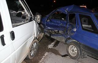 Konya’da otomobille kamyonet çarpıştı: 1 ölü,...