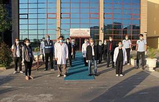 Korona virüs kahramanlarına yemek ikramı
