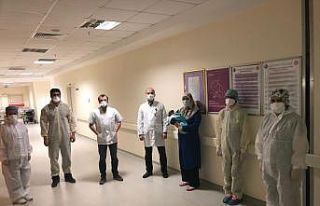 Korona virüs taşıyan anne doğum yaptı