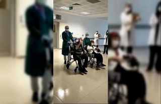 Korona virüs tedavisi gören 82 yaşındaki çift...