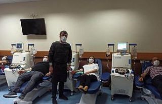 Korona virüsü yenen gazeteci ailesiyle birlikte...