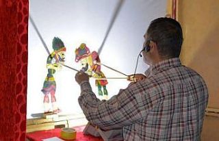 Koronavirüs, Hacivat ve Karagöz’ü de sosyal medyaya...