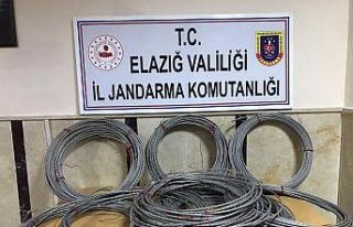 Köyün elektrik kablolarını çalan 2 şüpheli...