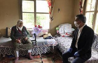 Kozan AK Parti, şehit annesini yalnız bırakmadı