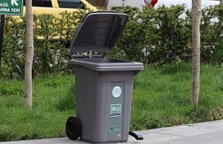 Kullanılmış maske ve eldivenler için atık kutusu