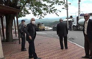 Kulp’ta 65 yaş ve üstü vatandaşlar birbirleri...