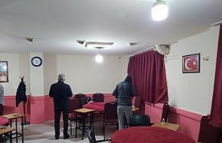 Kumar oynarken basıldı karanlıkta saklanmak için...