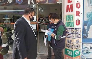 Kuşadası esnafına ücretsiz maske dağıtıldı