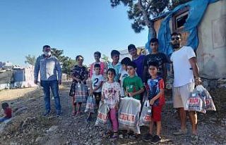 Kuşadası Kimsesizler Derneği 100 çocuğu giydirdi