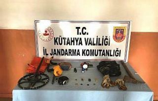 Kütahya’da Roma dönemine ait 27 sikke ele geçirildi