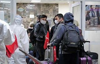 Kuveyt’ten Tokat’a getirilen 280 Türk işçi...