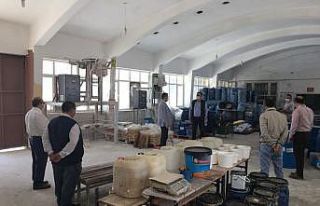 Liseli öğrenciler 36 ton dezenfektan üretti