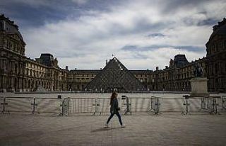 Louvre Müzesi açılmaya hazırlanıyor