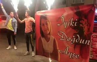 Mahalleliden küçük Ayşe’ye doğum günü sürprizi