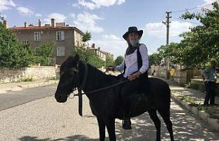 Mahallenin ’Kovboy Muhtarı’ atıyla mahalleyi...