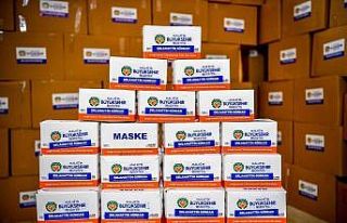 Malatya’dan 3 belediyeye 130 bin maske gönderildi