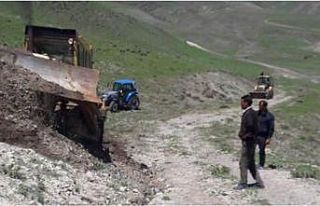 Malazgirt’te Yayla Yollarında Hummalı Çalışma