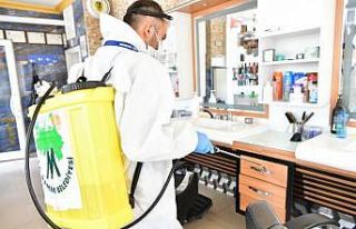 Mamak Belediyesinden kuaför ve berberlere maske ile...